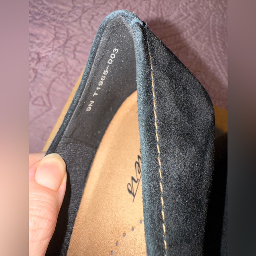 Trotters Women's Black Suede Wedge in 9 NARROW Winnie - Picture 9 of 12